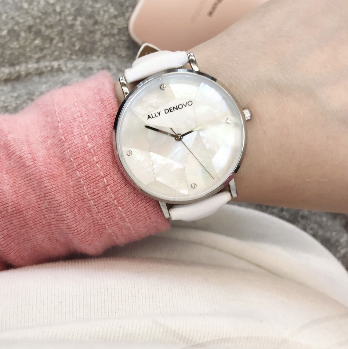 Gaia pearl皮革腕錶-白色菱形琉璃白框白色真皮錶帶 AF5003.6